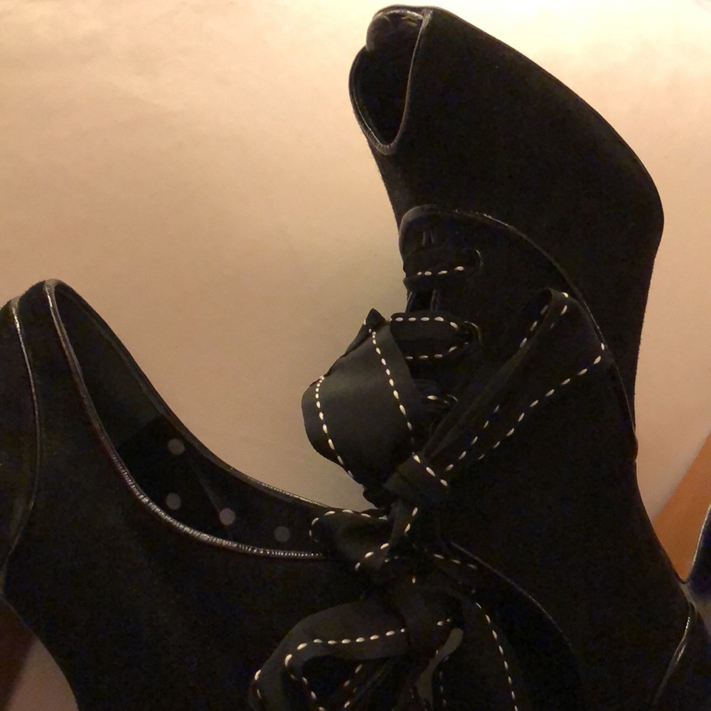 Moschino Cheap and Chic 37.5 7.5 peep toe lace up spectator suede heels retro - Picture 3 of 8